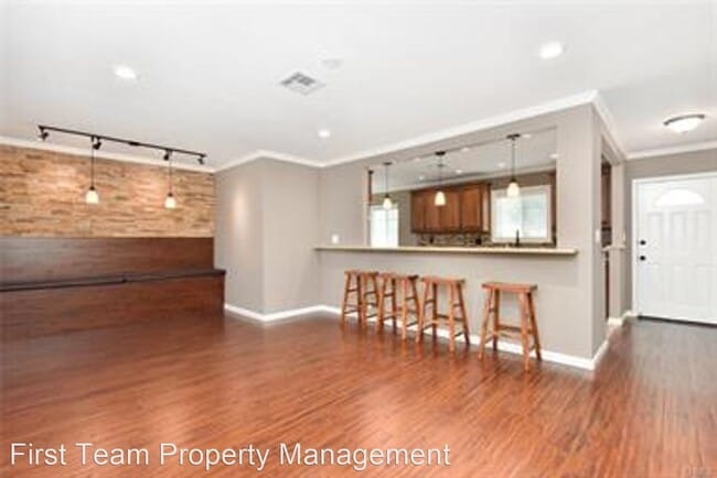 Building Photo - 3 br, 2 bath House - 5818 Woodruff