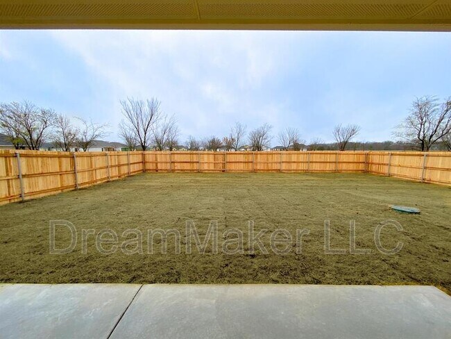 Building Photo - 992 Flowers Dr