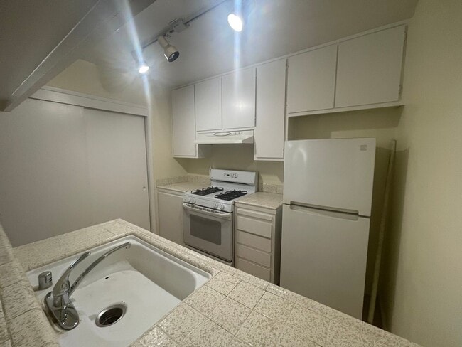 Foto del edificio - 2 Bedroom 1 Bath Single Story Unit with Co...