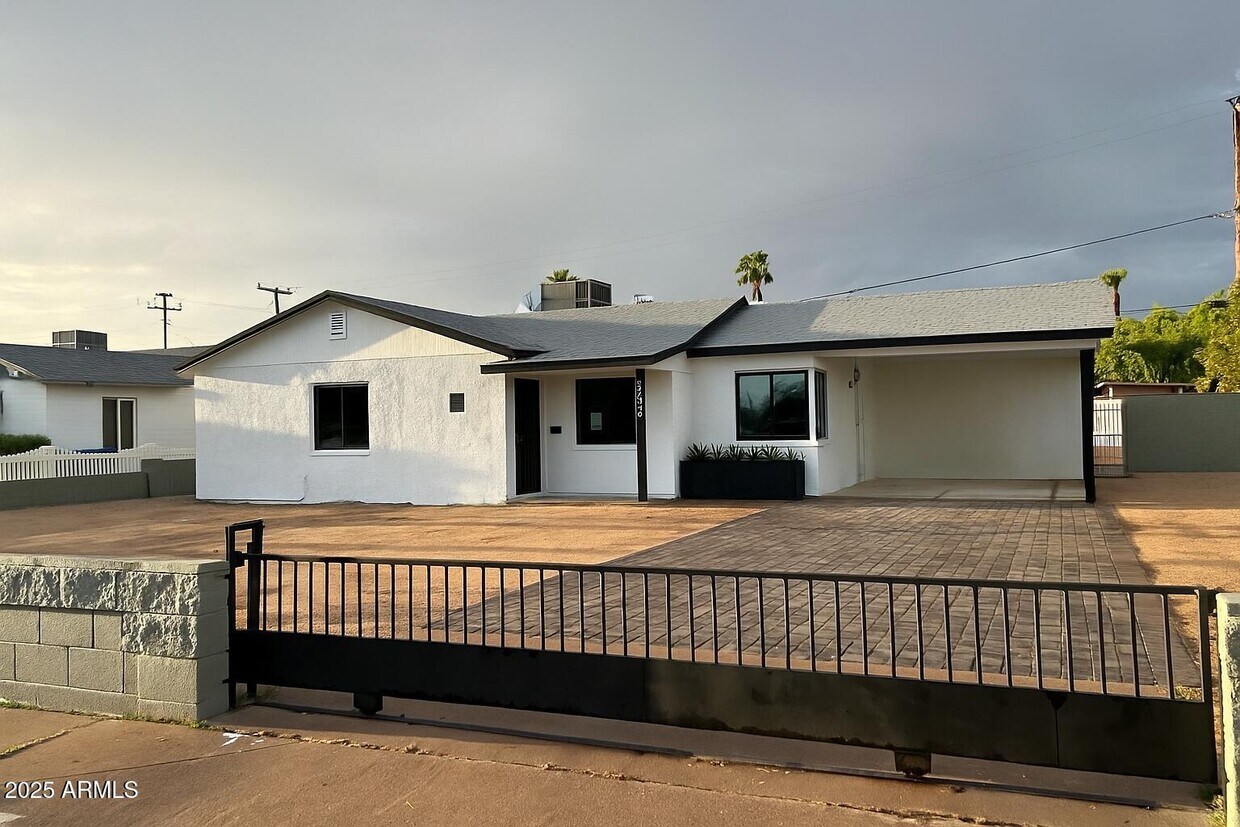 Foto principal - 1630 E Catalina Dr