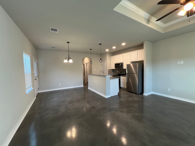 Building Photo - Luxury 3/2 Duplex in Seguin, Texas