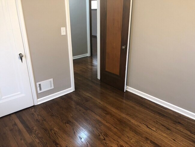 Building Photo - 4936 Woolworth Ave