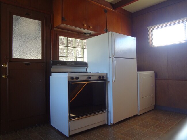 Building Photo - 4943 Olivewood Ave