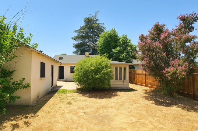 Building Photo - 242 Linda Vista Dr