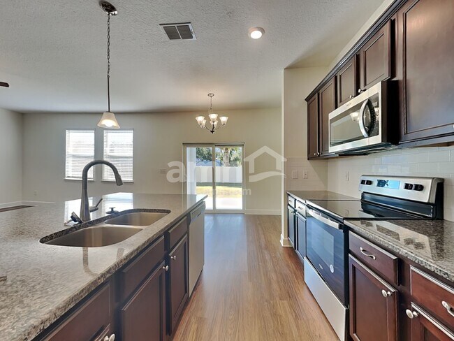 Foto del edificio - 905 Walden Pond Dr