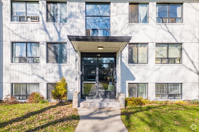 Entrée - 68 Weber Street & 190 Allen Street