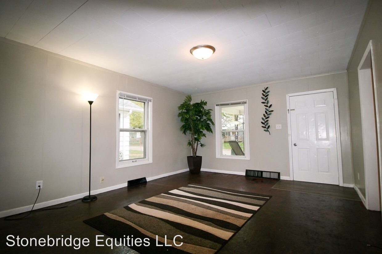 Primary Photo - 211 Hartman Ave