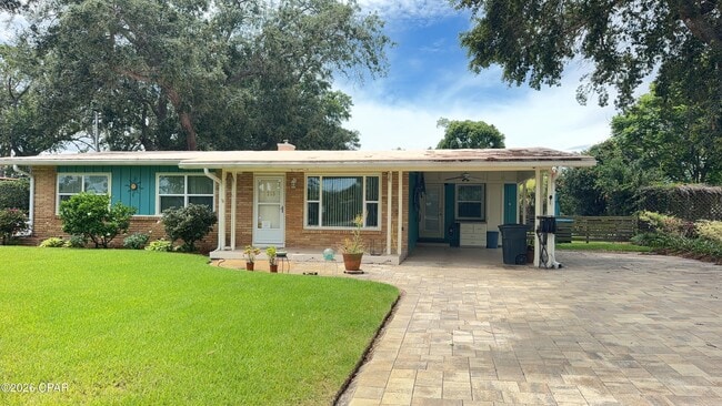 Building Photo - 215 Woodlawn Dr