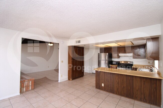 Building Photo - 7620 W Wolf St