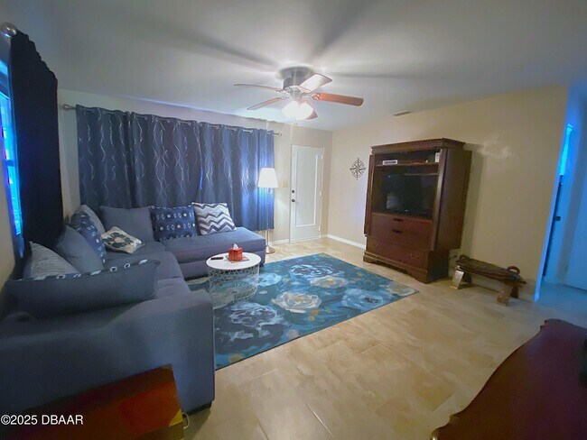 Foto del edificio - 516 Blake Rd