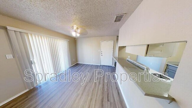 Foto del edificio - 200 Bosque Rd