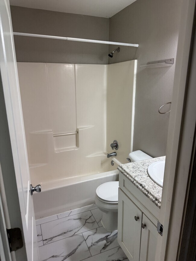 Foto del edificio - 7487 Callahan Rd