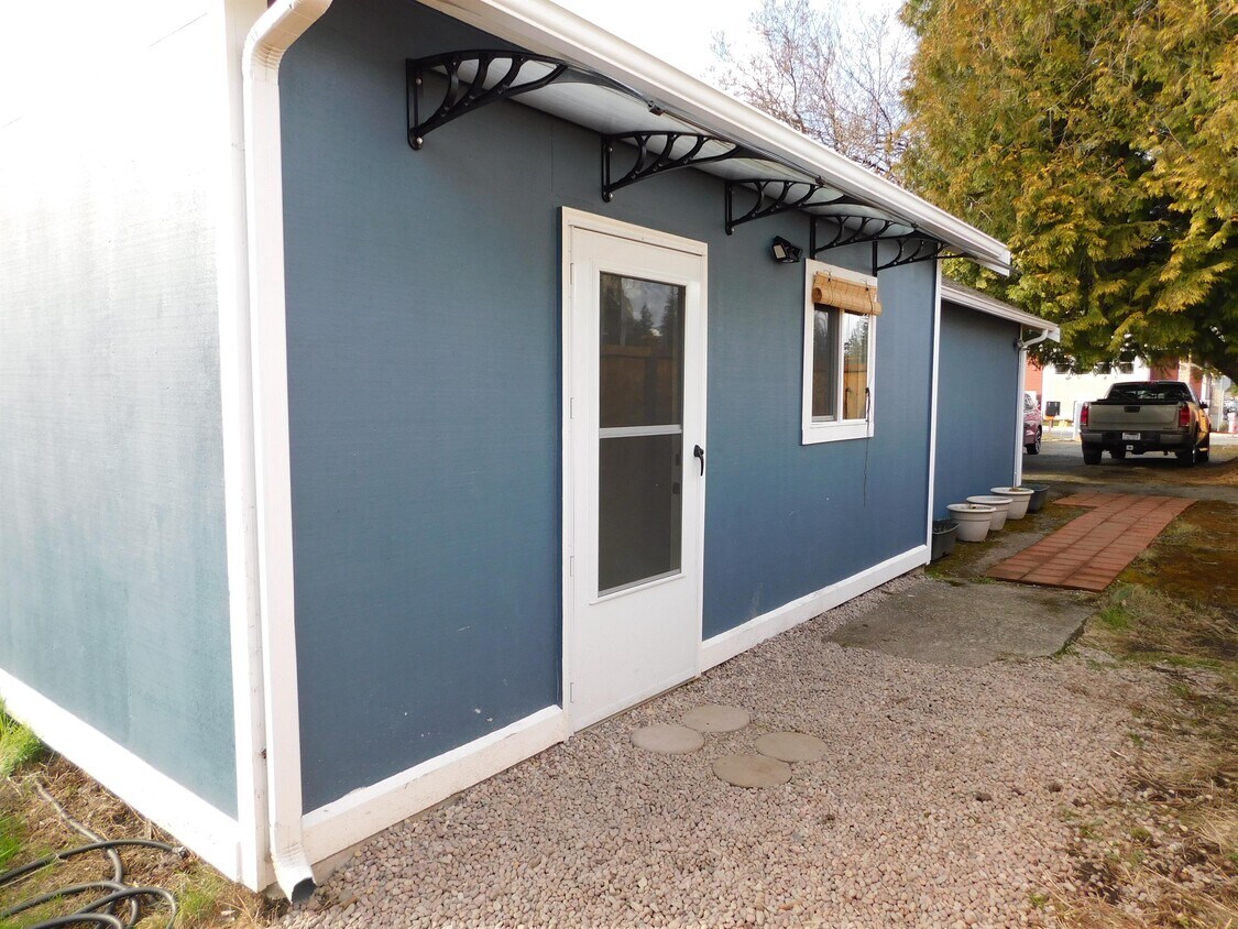 Foto principal - 323 E Park St