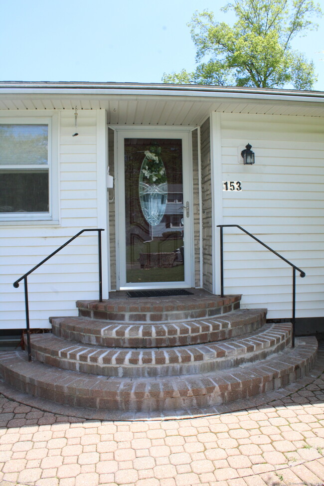 Foto del edificio - 153 Brookside Rd