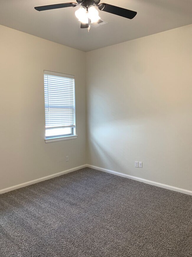 Foto del edificio - 3411 Enclave Pl