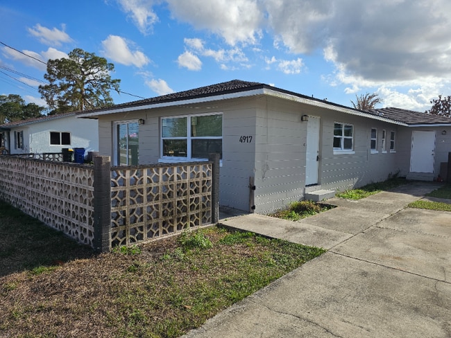 Building Photo - 4719 Manatee Dr