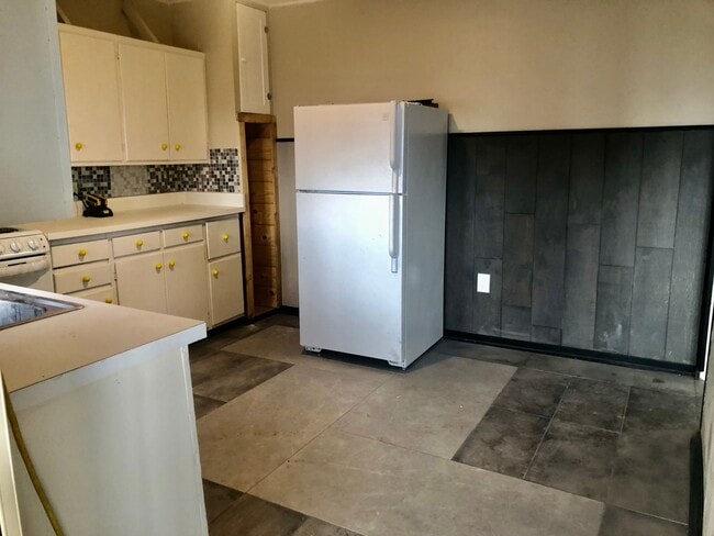 Building Photo - Custom Pioche Home