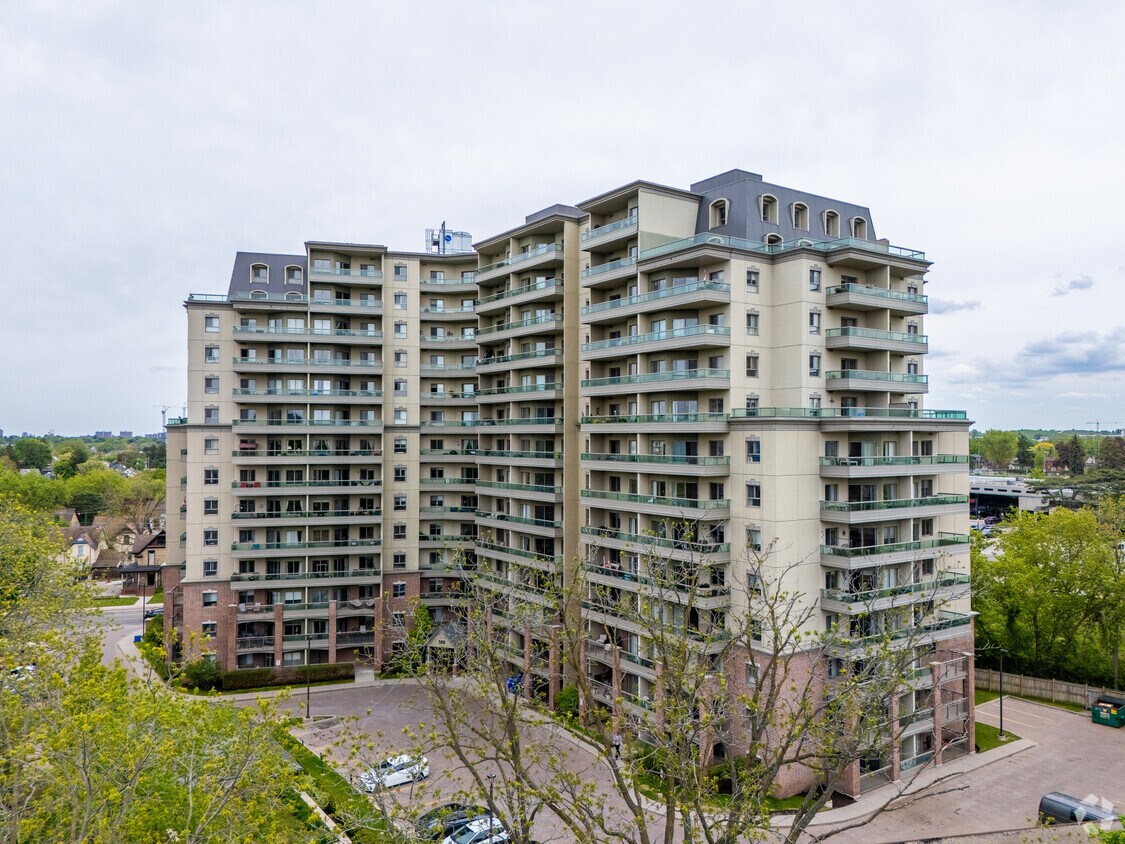 Photo du bâtiment - Iron Horse Towers