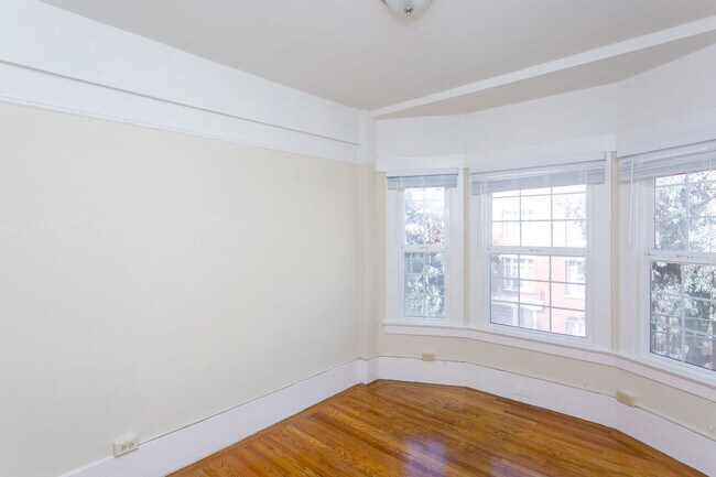 Interior Photo - 1025 Post