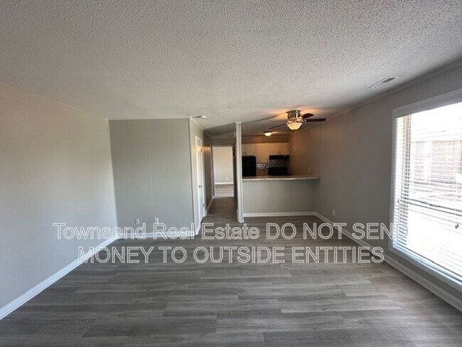 Foto del edificio - 5858-F Century Oaks Drive