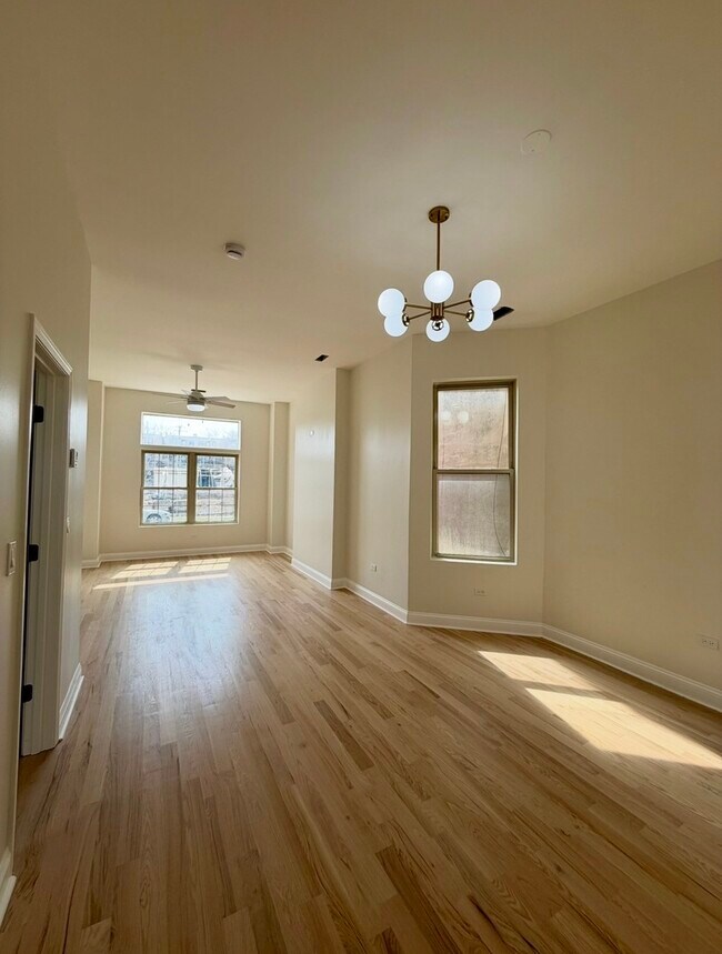 Foto del edificio - 2638 W Adams St