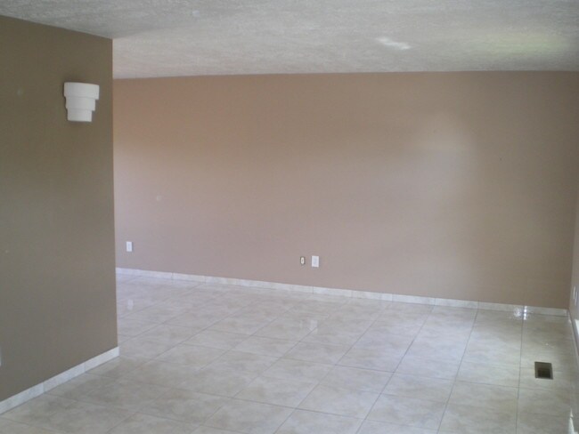 Building Photo - 6805 Gisele Dr NE