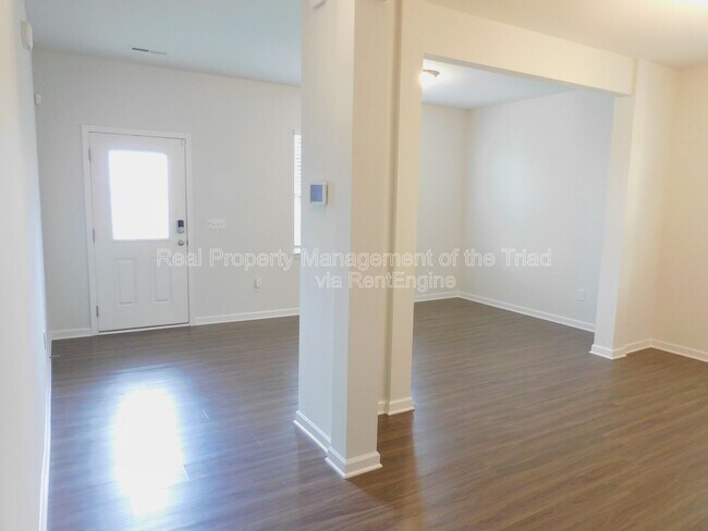 Building Photo - 390 Spaulding St