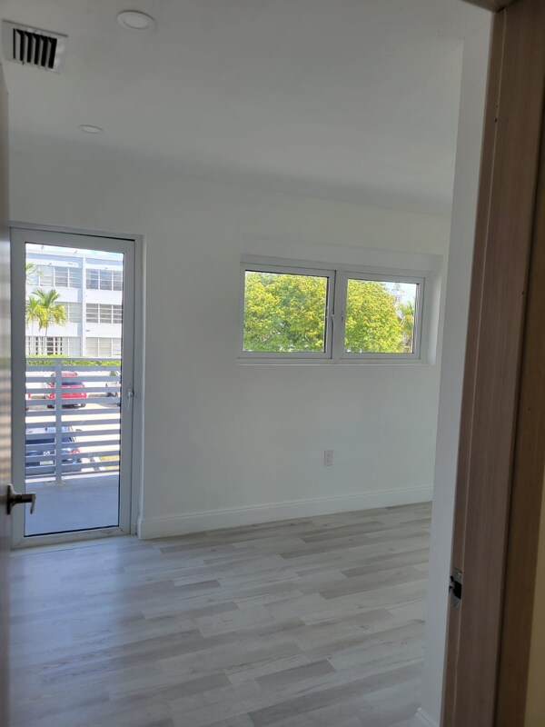 Foto del edificio - 2174 NE 170th St