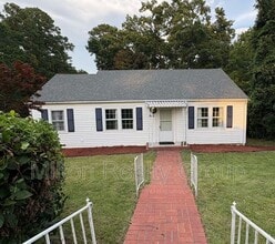 Building Photo - 1932 Dogwood St