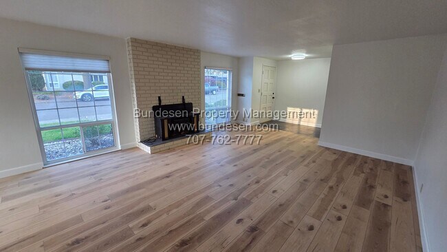 Foto del edificio - Beautifully updated 2015 Sq. Ft. Ranch-Style Home featuring 4BD/3BA| Brush Creek, Santa Rosa