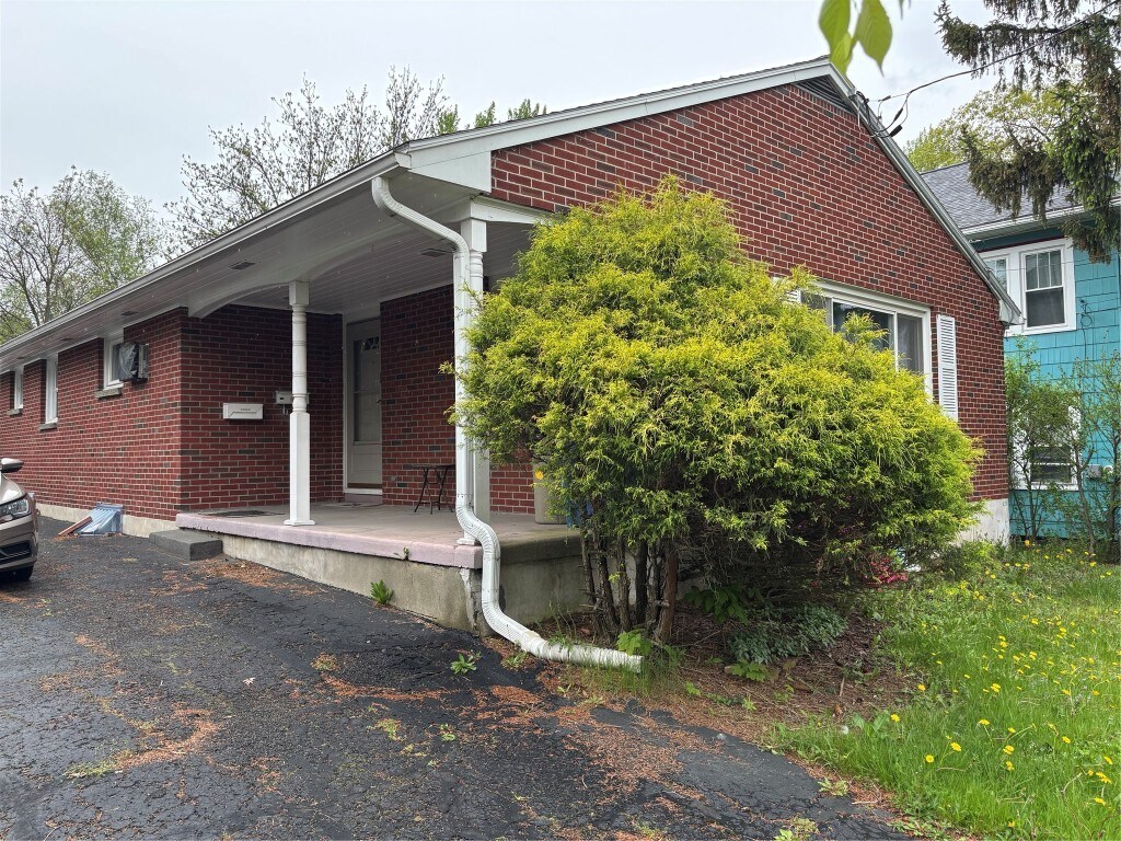 Foto principal - 107 Seminary Ave