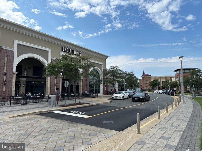 Foto del edificio - 2380 Brookmoor Ln