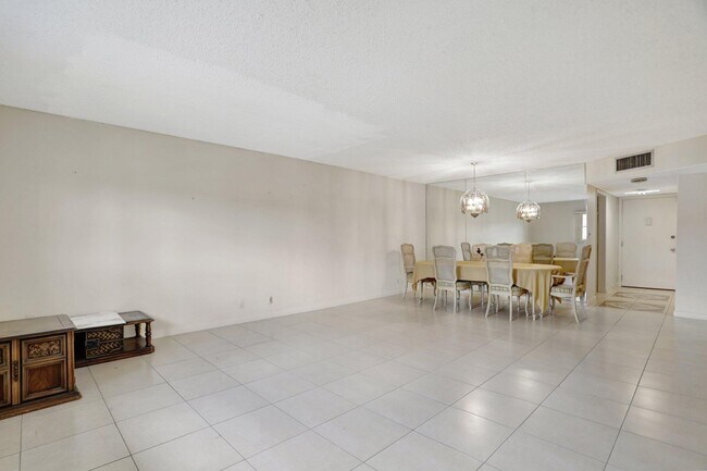 Building Photo - 4821 NW 22nd Ct