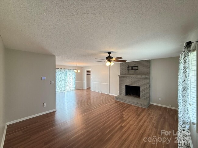 Building Photo - 4712 Jamee Dr