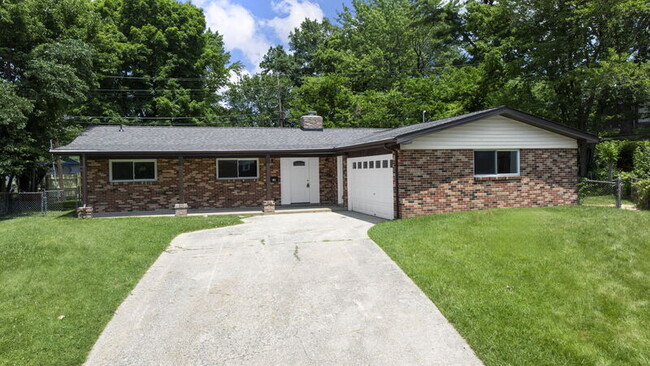 Building Photo - 100 N Cardinal Ln