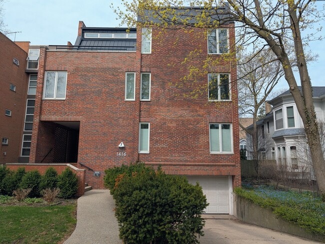 Building Photo - 1416 Hinman Ave
