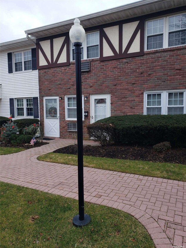 Primary Photo - 35 Springwood Dr