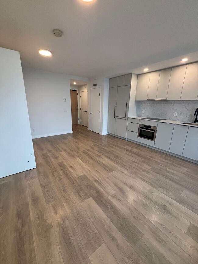 Photo du bâtiment - 409-13685 102 Avenue