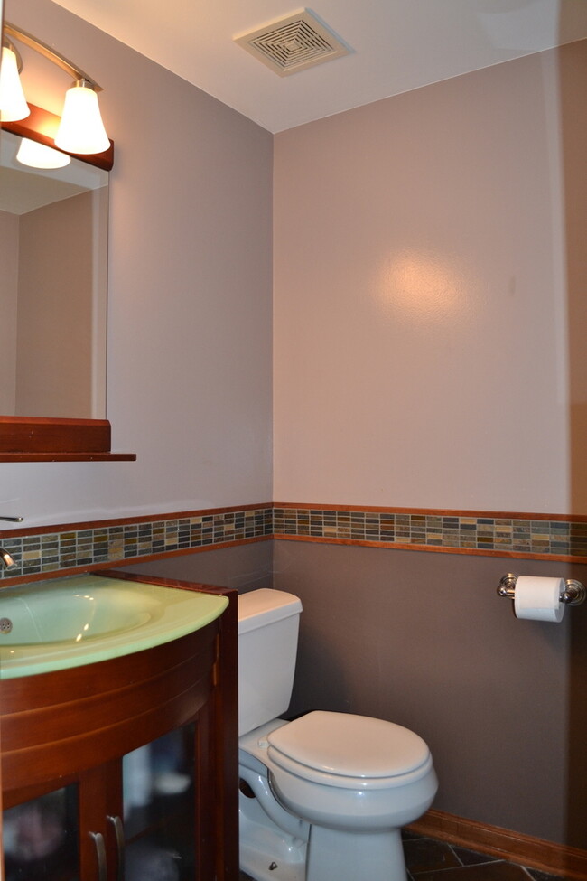 Building Photo - 1045 Savoy Ct