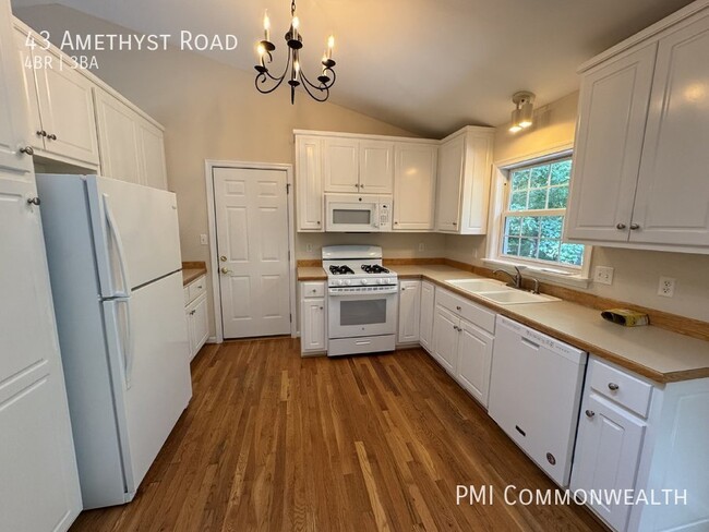 Foto del edificio - 4 Bed / 3 Bath Single Family (Available Now)