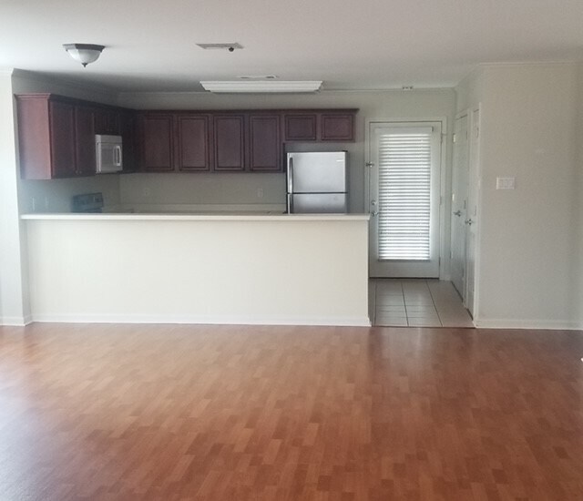 Building Photo - 533 Versailles Blvd