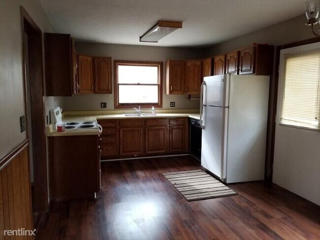 Building Photo - 3 br, 1.5 bath House - 311 Rotary Rd