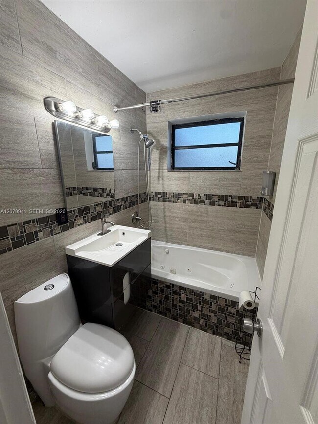 Building Photo - 3151 SW 37th Ave