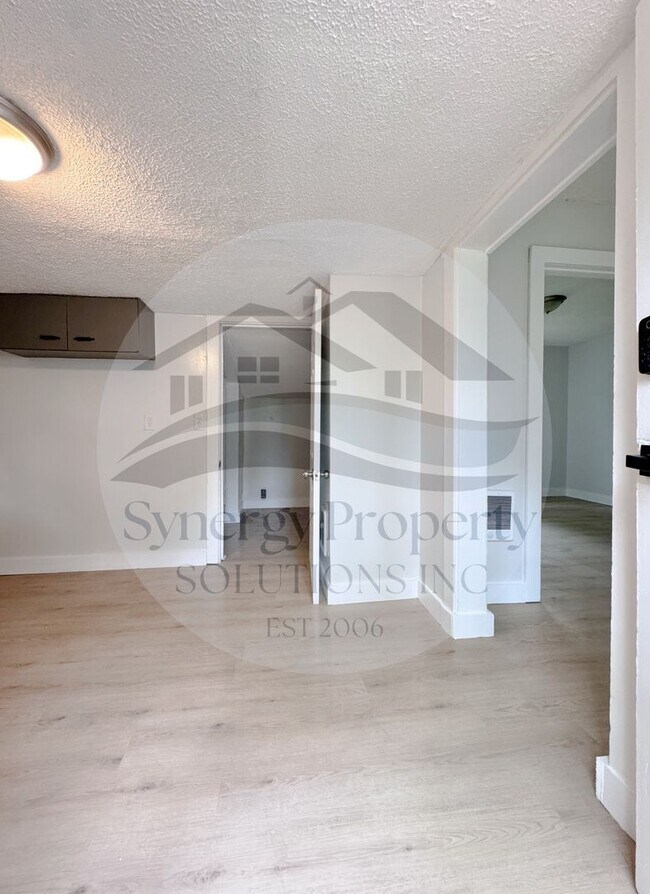 Building Photo - One Bedroom House Available Now