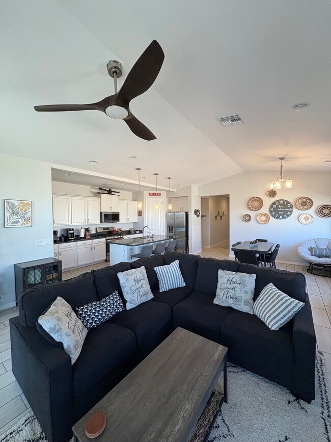 Foto del edificio - 6255 Goldfinch Dr