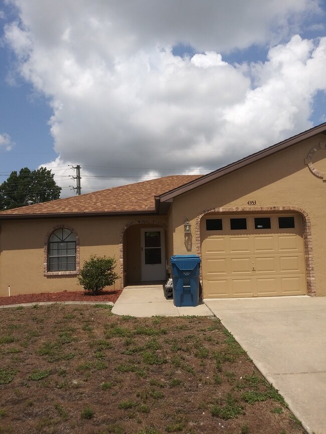 Building Photo - 2 bedroom one bathroom with 2 bonus room