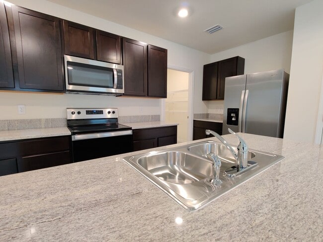 Building Photo - 32614 Canyonlands Dr Wesley Chapel, FL 33543