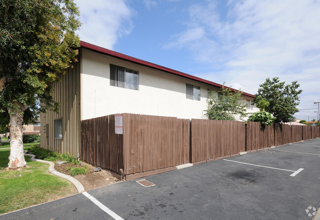 Foto del edificio - Countryside Townhomes Apartments