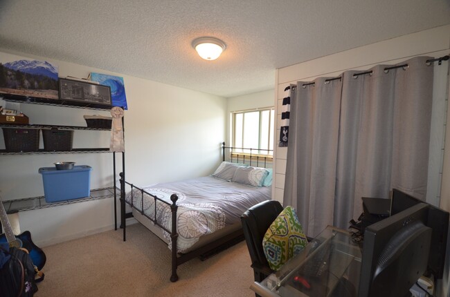 Foto del edificio - Updated Unit! Great Views! Year lease!