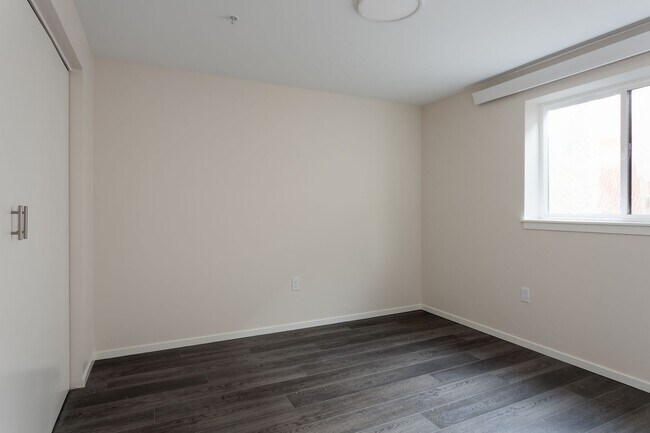 Building Photo - 10317 Greenwood Ave N